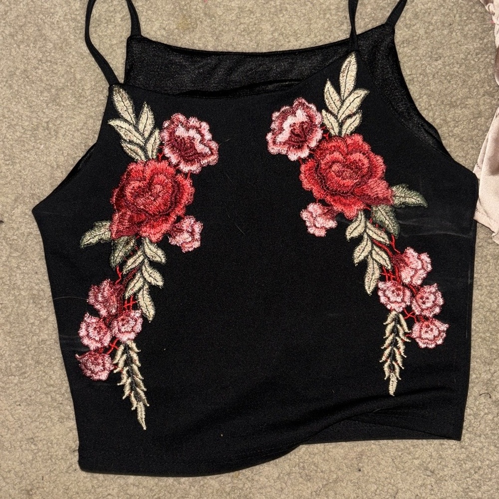 Floral embroidered black tank top crop size small